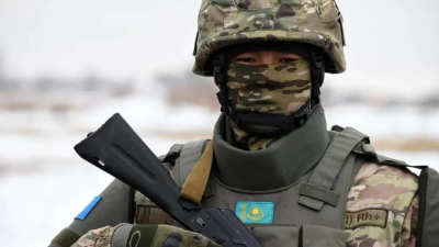 Токаев принял вновь назначенного министра обороны