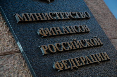 Минфин до осени не будет вводить налог на переводы по СБП