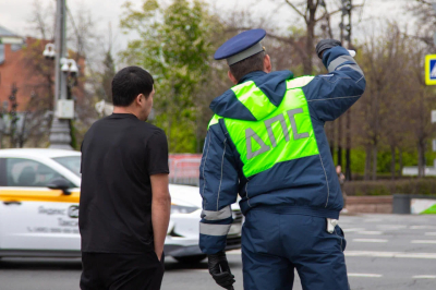 Сотрудники ГАИ начнут проверять документы в бардачке авто с 1 июня