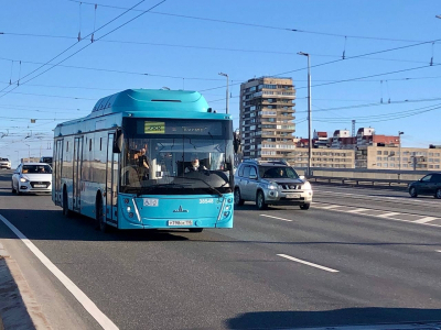 Общественный транспорт изменил маршруты после атаки БПЛА в Петербурге