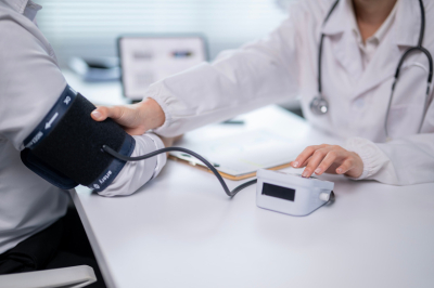 Названо давление, повышающее риск инсульта