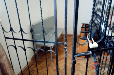 За использование Ленд Крузера и спасателей получил срок бывший глава МЧС