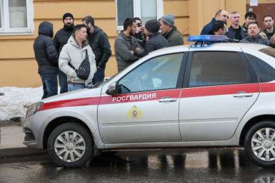 Росгвардейцы нашли дебошира в шкафу после избиения сожительницы