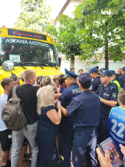 Полицейским кто-то отдал приказ: общественница сообщила страшные подробности насильственного выселения сирот из детского дома  Эксклюзив КТ