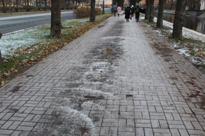 Пенсионер из Петербурга сломал шейку бедра после падения на Кронштадтской улице