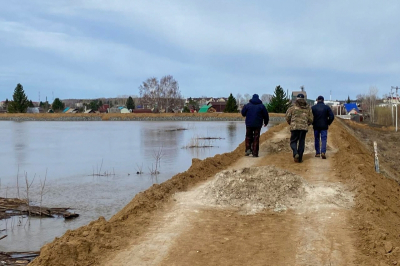 В Приамурье размыло дорогу из-за половодья: отрезало село