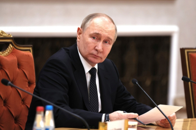Рядом был ядерный чемоданчик: выступление Путина на 9 Мая вызвало переполох в Британии