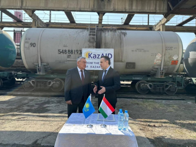 Казахстан выделил Таджикистану топливо на $1,65 млн